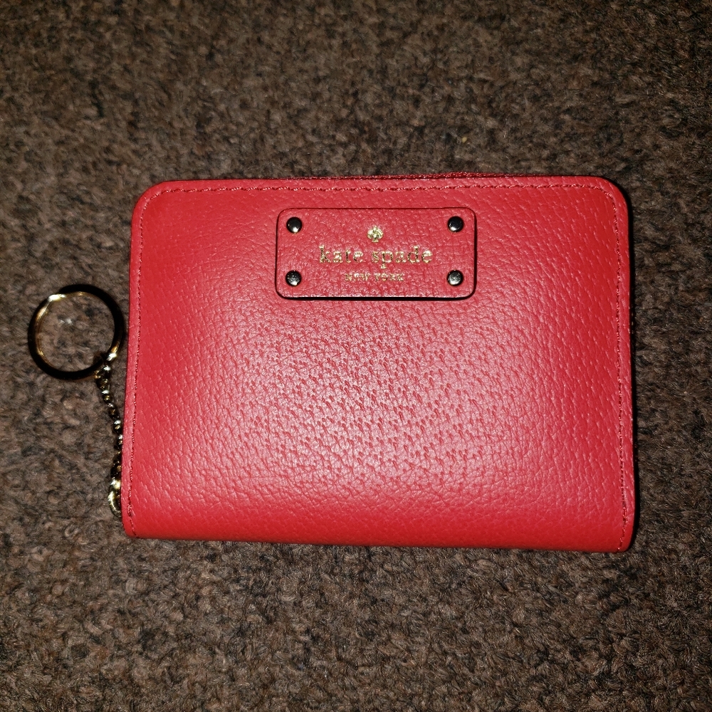 ❤Kate Spade Zip Wallet.